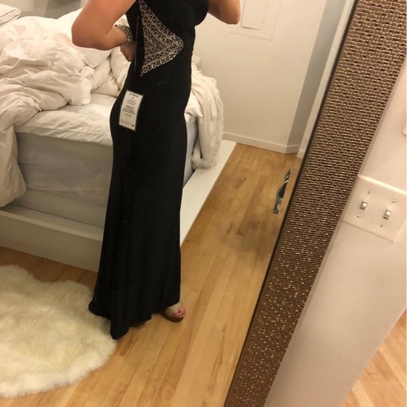 Black formal gown - Picture 2 of 6